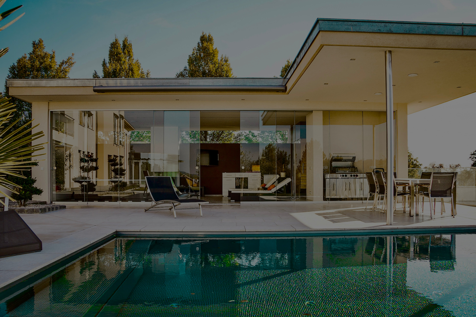 Propriété de prestige avec piscine et architecture contemporaine